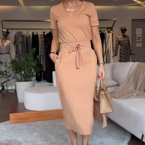 Conjunto Casual de Camiseta e Saia Midi com Abertura – Estilo Urbano e Confortável